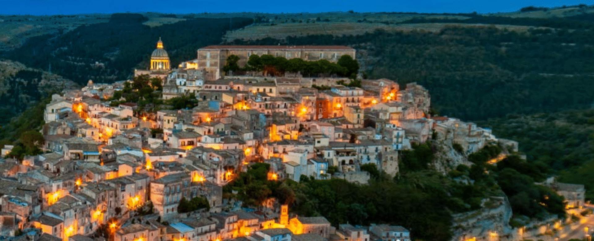 Vista di Ragusa dall'alto - Esperienze di Sicilia, Birra Messina e Associazione Italiana Giovani per l'Unesco