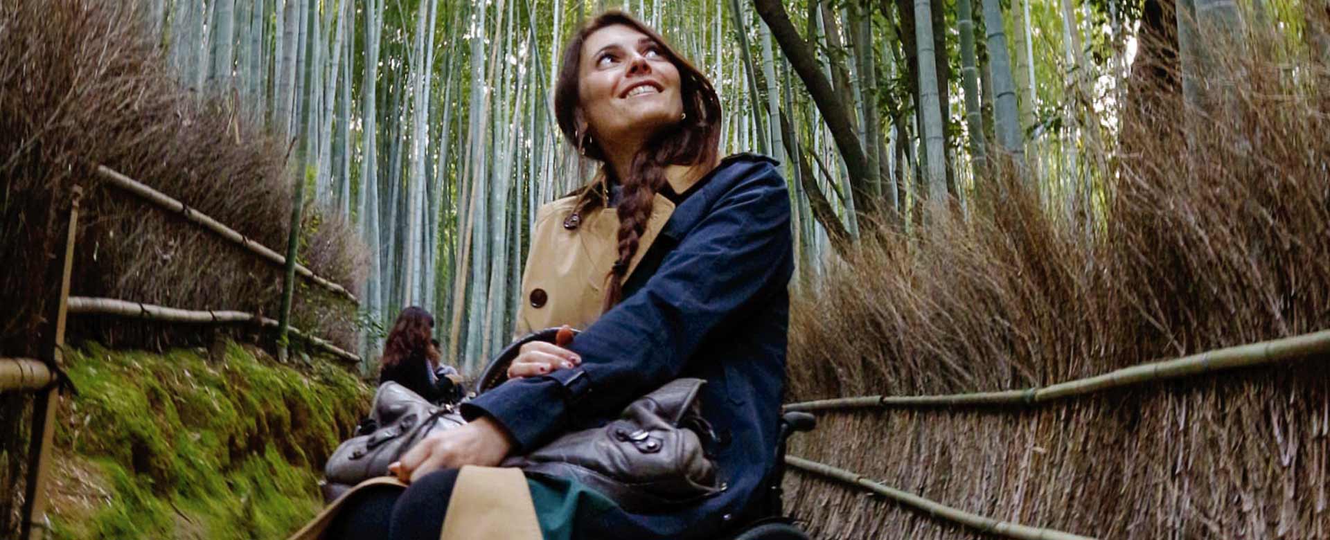 Immagine di Giulia Lamarca nella foresta di bambù di Arashiyama a Kyoto, in Giappone