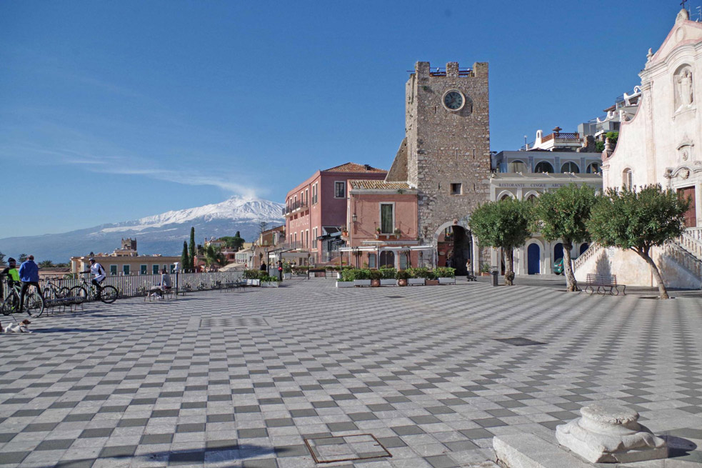 Una panoramica del centro di Taormina