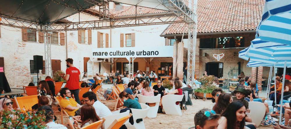 normativa comune di milano biciclette in cortile