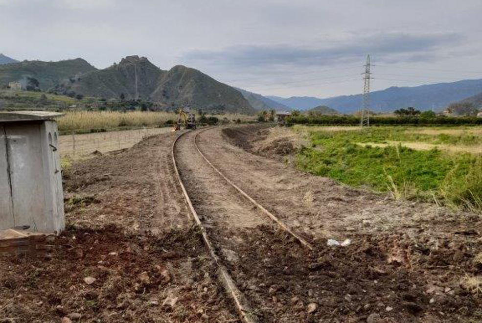 Lavori lungo la linea ferroviaria storica Alcantara-Randazzo