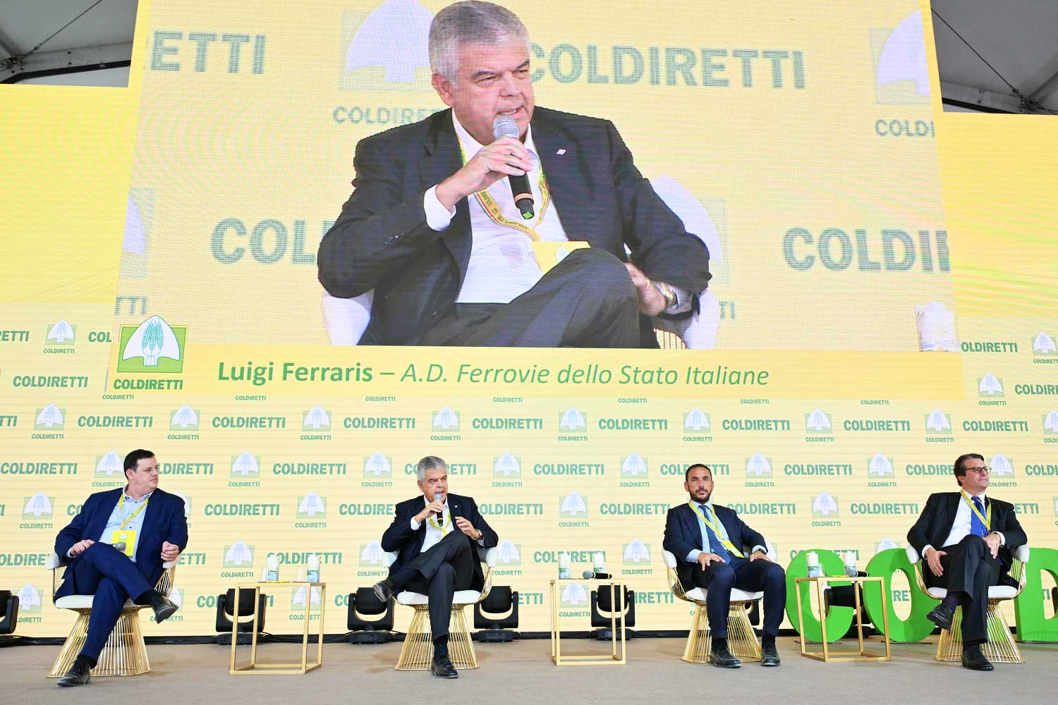 Luigi Ferraris, AD del Gruppo FS, sul palco del Villaggio Coldiretti di Roma