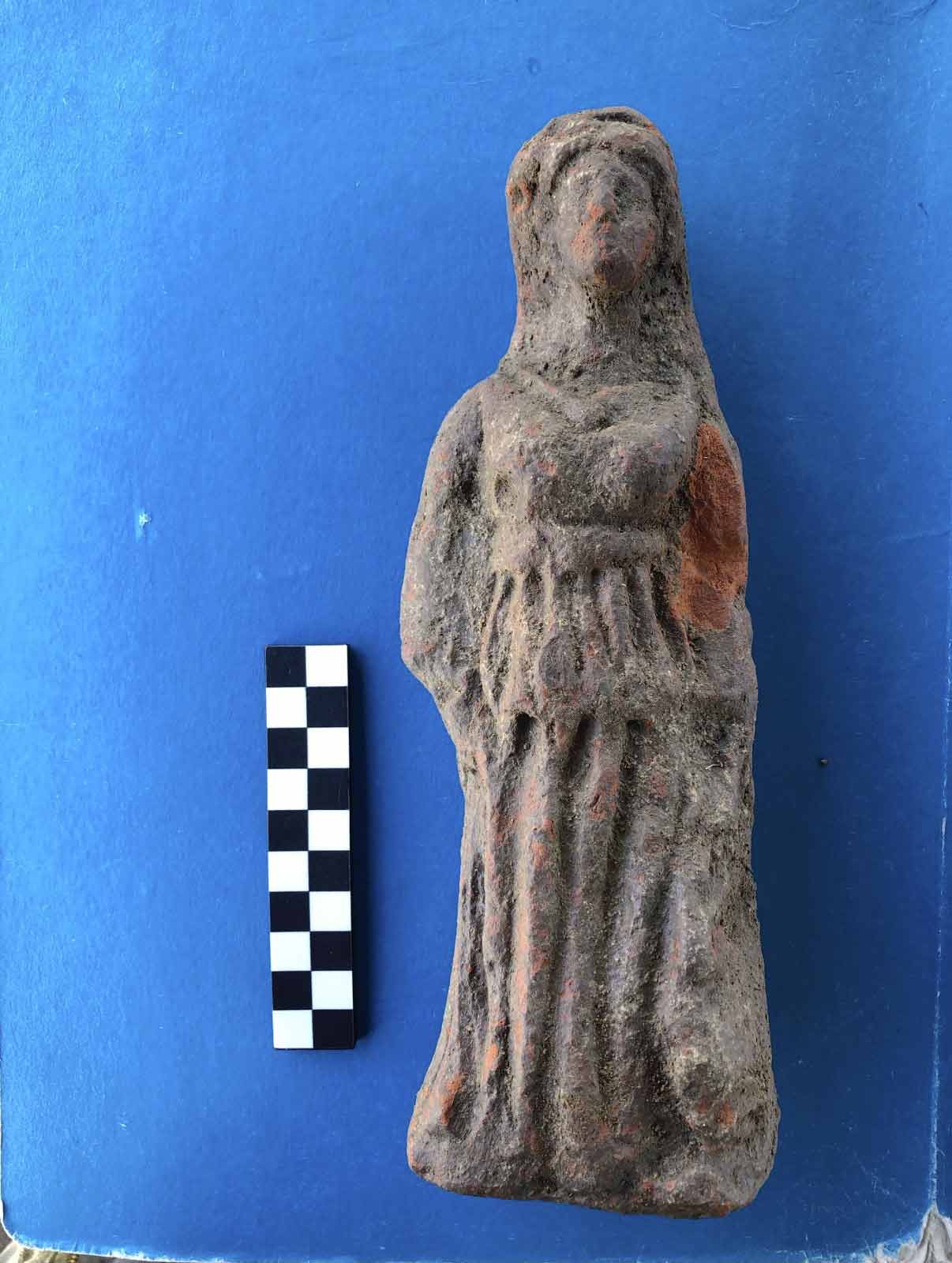 Una statuetta della tarda età ellenistica trovata durante gli scavi in Sicilia